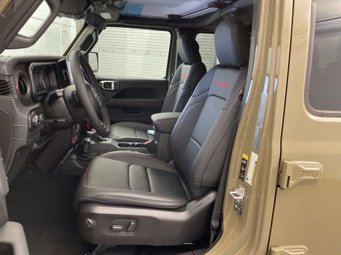 New 2025 Jeep Gladiator Rubicon w/ Convenience Group image 15