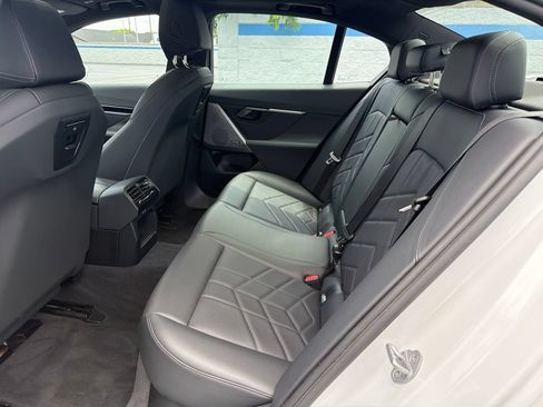 Used 2024 BMW 530i xDrive AWD/4WD image 19