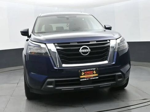 Used 2024 Nissan Pathfinder SV FWD image 3