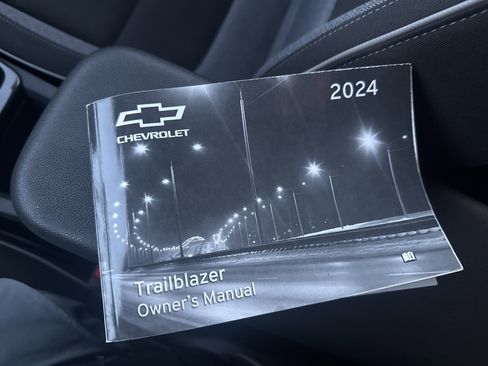 Used 2024 Chevrolet TrailBlazer LT image 32