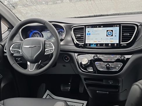 New 2026 Chrysler Pacifica Select image 25