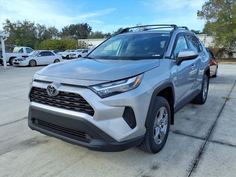 Used 2022 Toyota RAV4 XLE image 3