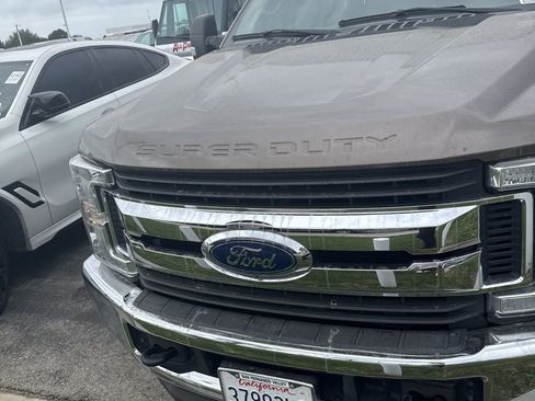 Used 2018 Ford F350 XLT w/ FX4 Off-Road Package image 2