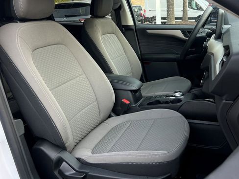 Used 2022 Ford Escape SE image 12