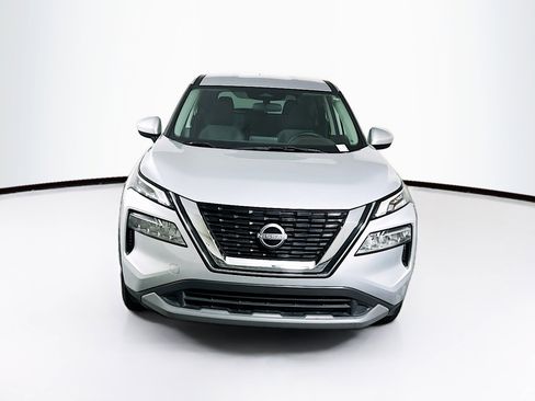 Used 2023 Nissan Rogue SV FWD image 2