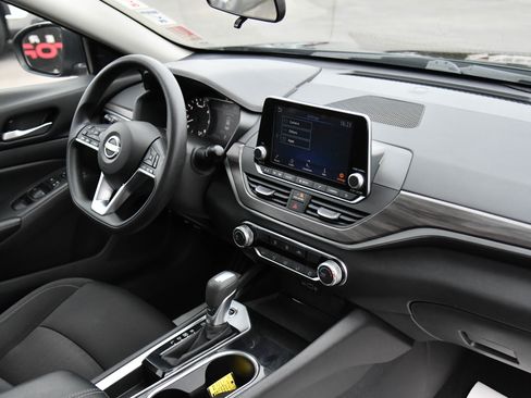 Used 2024 Nissan Altima 2.5 SV image 39