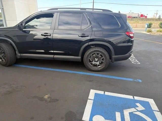 Certified 2025 Honda Pilot TrailSport image 13