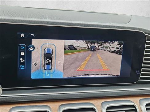 Used 2025 Mercedes-Benz GLS 450 4MATIC image 11