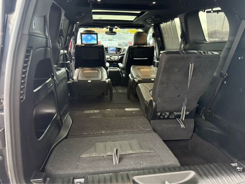 Used 2018 Chrysler Pacifica Touring-L Plus w/ S Appearance Package image 25