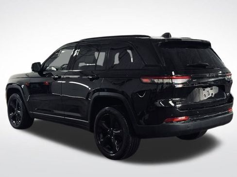 Used 2023 Jeep Grand Cherokee Limited w/ Black Appearance Package image 9
