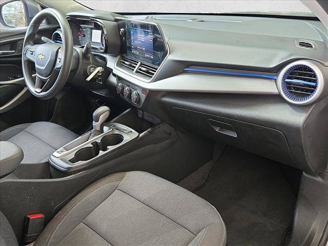 Used 2024 Chevrolet Trax LS w/ LS Convenience Package FWD image 19