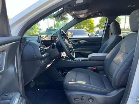 Used 2024 Chevrolet Traverse LT image 6