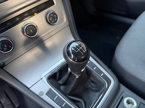 Used 2015 Volkswagen Golf Launch Edition FWD image 17