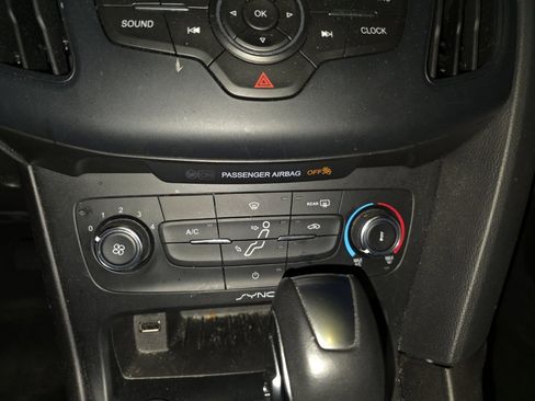 Used 2016 Ford Focus SE w/ Reverse Sensing Package image 19