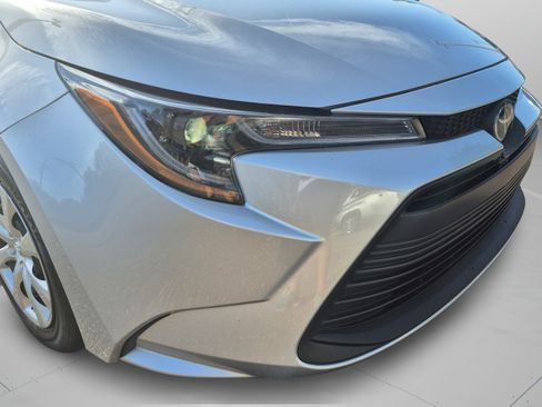 Used 2025 Toyota Corolla LE FWD image 30