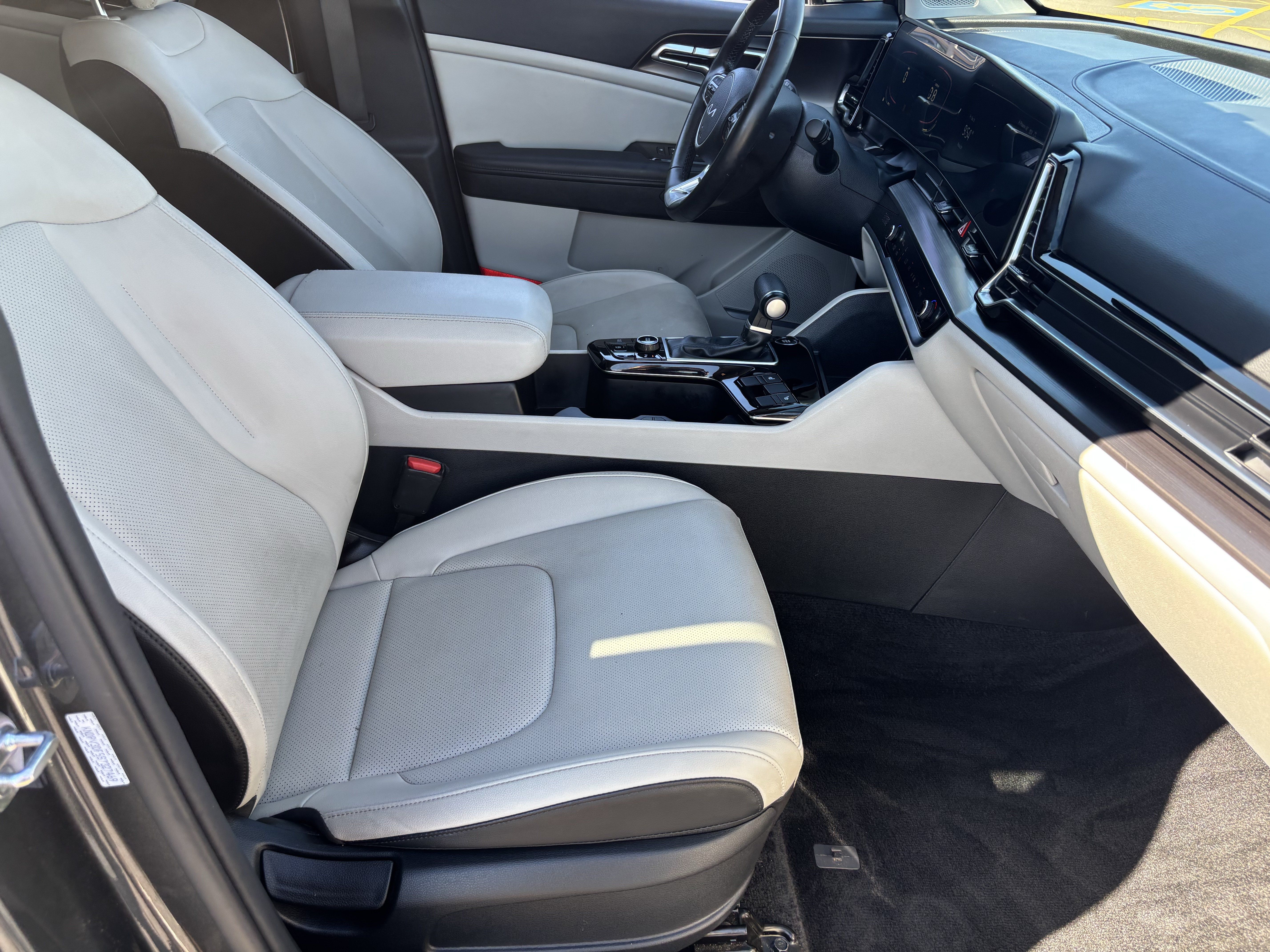 Certified 2025 Kia Sportage EX FWD image 9