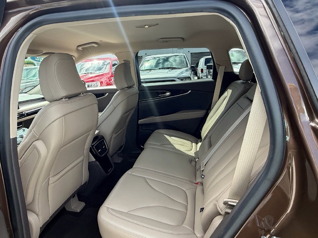 Used 2022 Lincoln Nautilus FWD w/ Premium Package image 13
