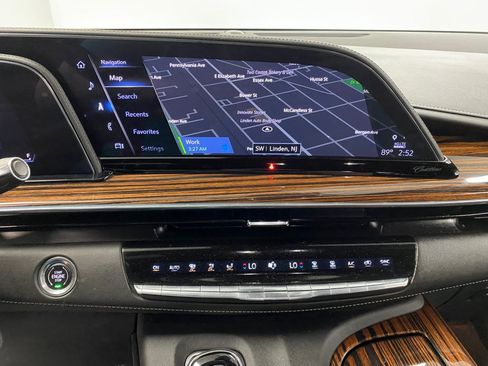 Used 2022 Cadillac Escalade ESV Luxury AWD/4WD image 19