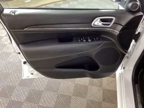 Used 2018 Jeep Grand Cherokee High Altitude AWD/4WD image 17