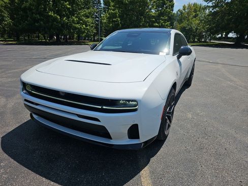 Used 2026 Dodge Charger Scat Pack AWD/4WD image 2