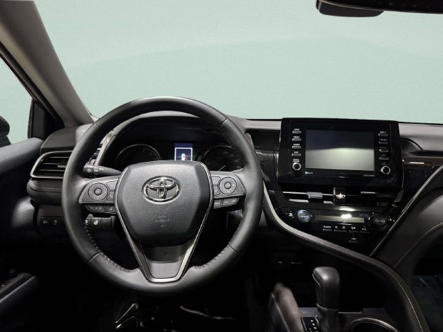 Used 2022 Toyota Camry SE w/ Cold Weather Package FWD image 10