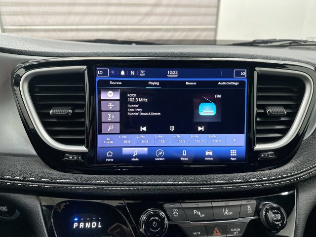 Used 2021 Chrysler Pacifica Touring w/ S Appearance Package FWD image 14