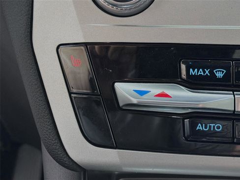 Used 2022 Ford Explorer XLT image 20