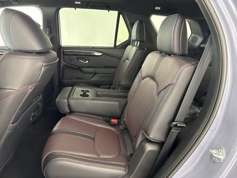 Certified 2025 Honda Pilot Black Edition image 32