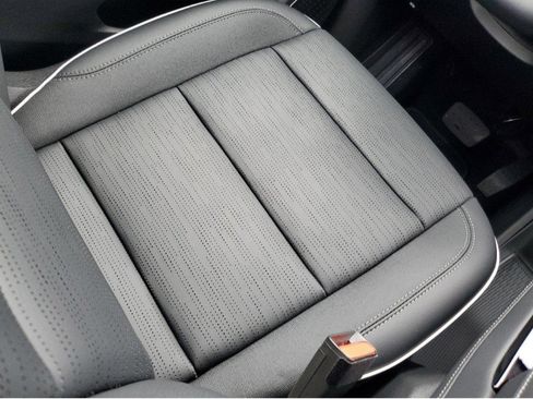 Used 2025 Buick Enclave Sport Touring w/ Power Package FWD image 16