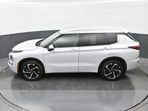 Used 2024 Mitsubishi Outlander SEL AWD/4WD image 36