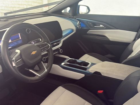 Used 2024 Chevrolet Equinox EV LT FWD image 4