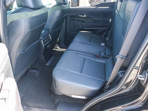 Used 2026 Lexus GX 550 AWD/4WD image 19