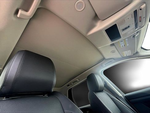 Certified 2025 Land Rover Discovery Sport S image 17