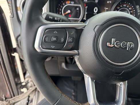 Used 2025 Jeep Wrangler Unlimited Sahara AWD/4WD image 18
