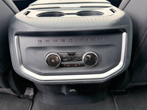 Used 2025 Ford Expedition Platinum AWD/4WD image 31