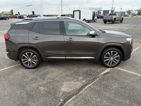 Used 2020 GMC Terrain Denali w/ Denali Premium Package AWD/4WD image 7