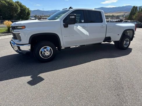 Used 2026 Chevrolet Silverado 3500 LT w/ All Star Edition AWD/4WD image 2