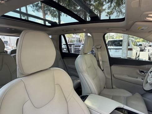 Used 2025 Volvo XC90 B5 Ultra w/ Protection Package AWD/4WD image 45