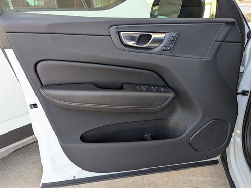 Used 2023 Volvo XC60 B5 Plus w/ Protection Package Premier image 17