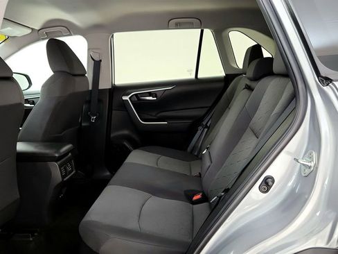 Used 2022 Toyota RAV4 XLE AWD/4WD image 21