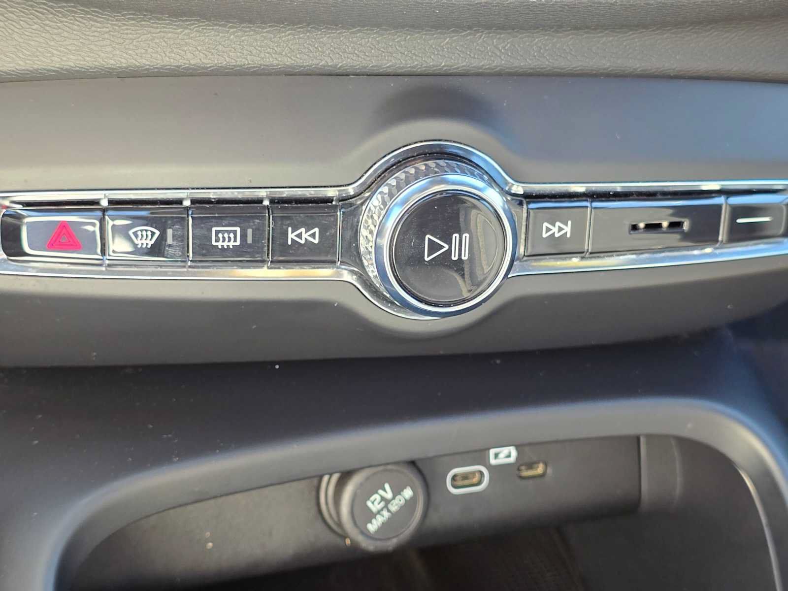 Certified 2023 Volvo XC40 Recharge Ultimate w/ Protection Package Premier AWD/4WD image 29
