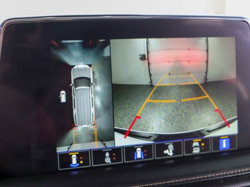 Used 2023 GMC Yukon XL AT4 image 19