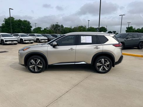 Used 2023 Nissan Rogue Platinum FWD image 9