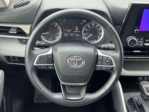 Certified 2023 Toyota Highlander LE image 17