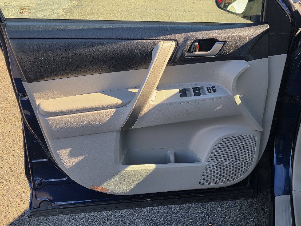 Used 2013 Toyota Highlander SE AWD/4WD image 11