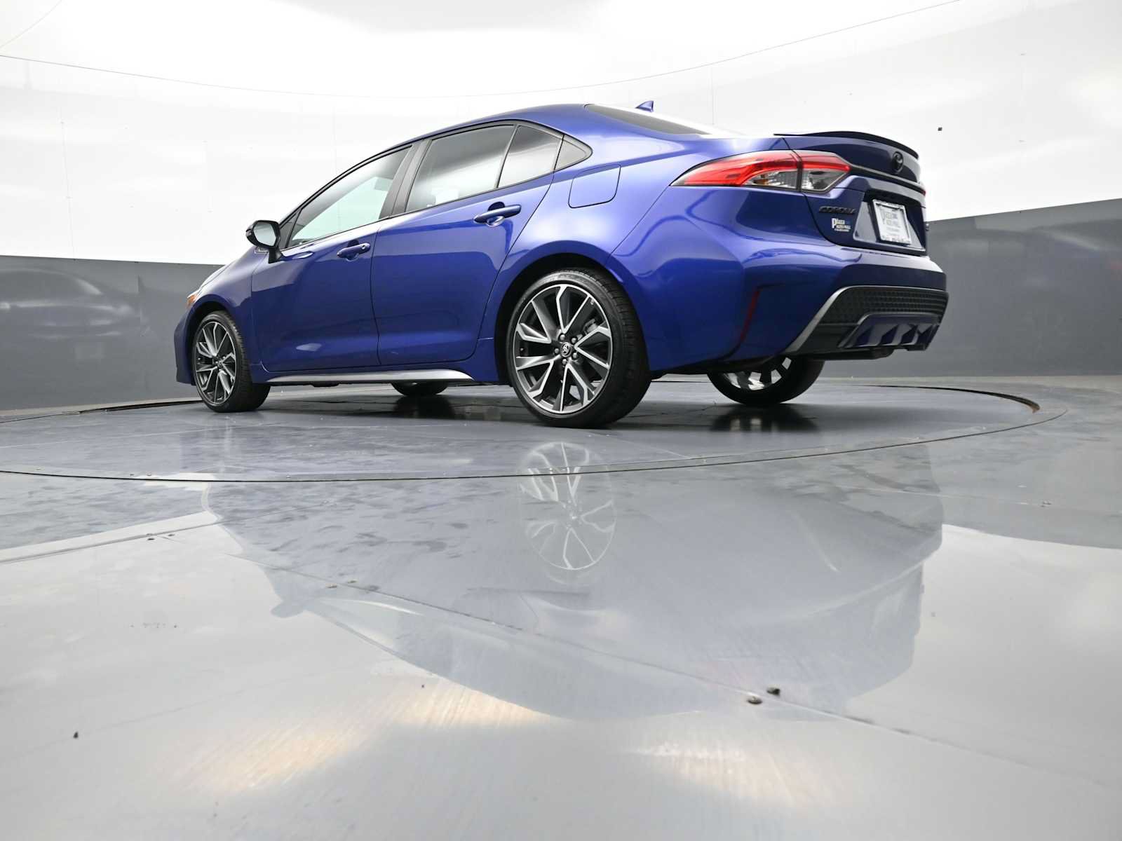 Used 2022 Toyota Corolla SE w/ SE Premium Package FWD image 31