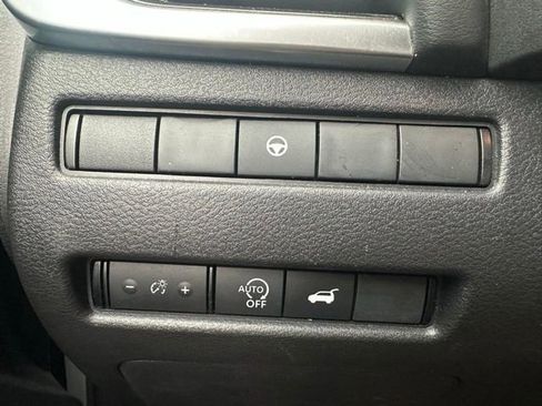 Used 2024 Nissan Rogue SV image 42