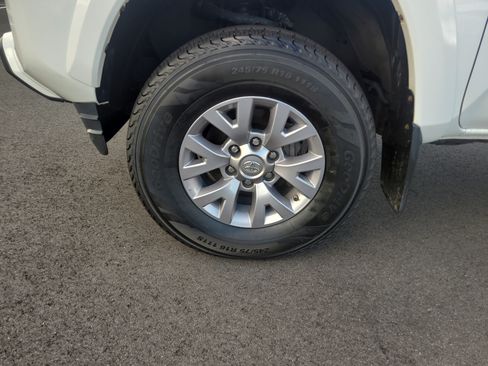 Certified 2019 Toyota Tacoma SR5 AWD/4WD image 9