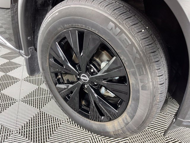 Used 2023 Nissan Rogue SV w/ SV Premium B Package FWD image 16