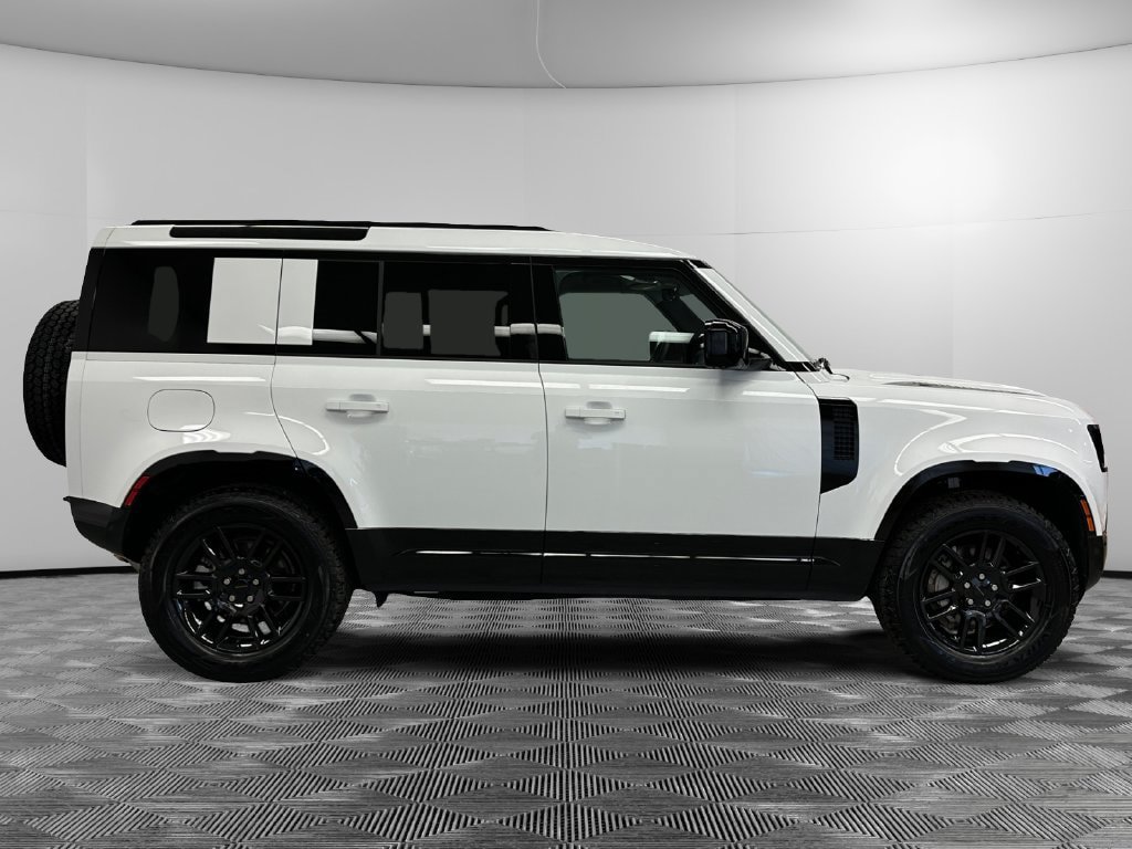 Used 2026 Land Rover Defender 110 X-Dynamic SE AWD/4WD image 7